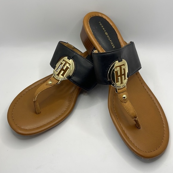 Tommy Hilfiger Women’s Black Thong Sandals Size 8.5 - Gold Logo Accent - Picture 2 of 8